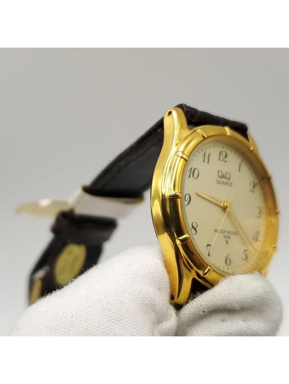 Q&Q Watch Women With Tag New Battery 30mm Gold Tone